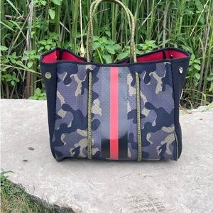 Neoprene Tote bag with nice red and black stripes Water resistant.